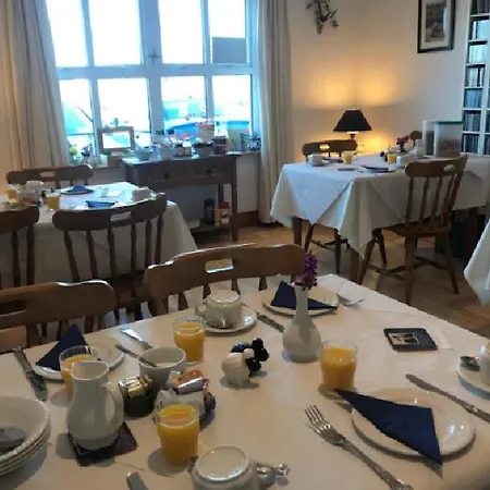 Errisbeg Bed + Breakfast *